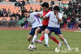 贺希宁在招笑这个赛道已经越走越远了，估计这会人设已经改不回去了