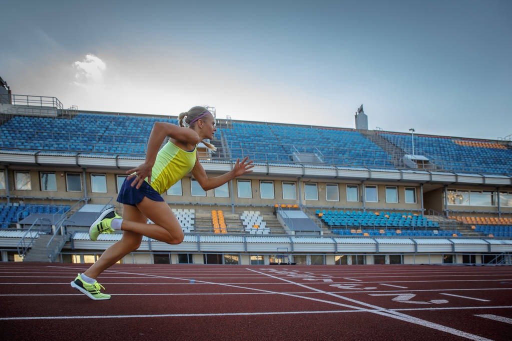 体操世界杯：周雅琴平衡木卫冕 张怡涵自由操摘金